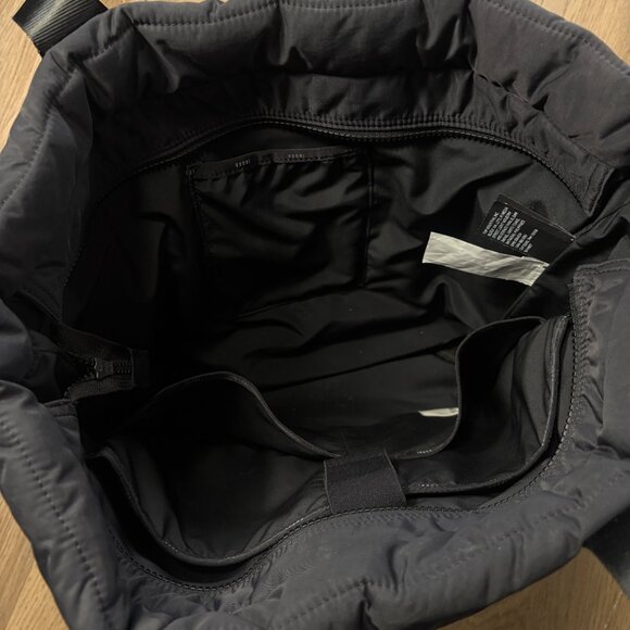 Vuori All Around Tote bag in black 12L laptop sleeve travel work - Picture 7 of 9